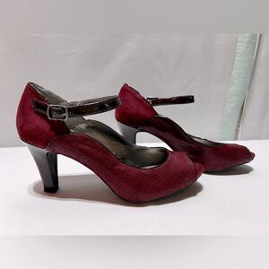NWOT Karen Scott Nadda Peep Toe in Mulberry